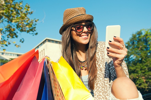 ThinkstockPhotos-487060538 Positive online reviews