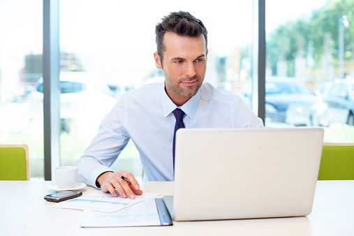 ThinkstockPhotos-522740003 buying a business