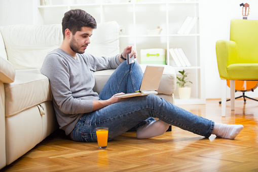 thinkstockphotos-505629026 online store
