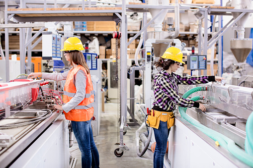 thinkstockphotos-542699924 manufacturing