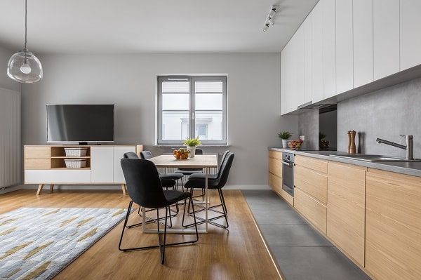 tv in kitchen modernThinkstockPhotos-661030860 (002)-min improvement