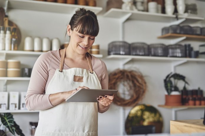 shutterstock_1043374444-min social media