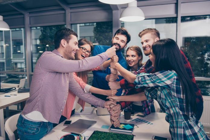 shutterstock_539426092-min teams