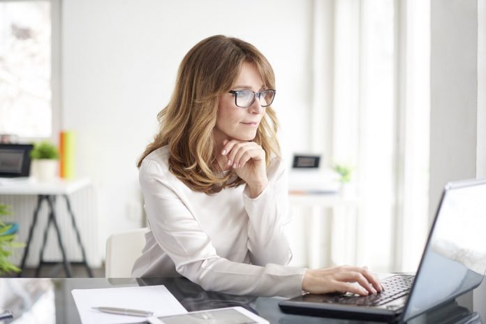 shutterstock_613400372-min business