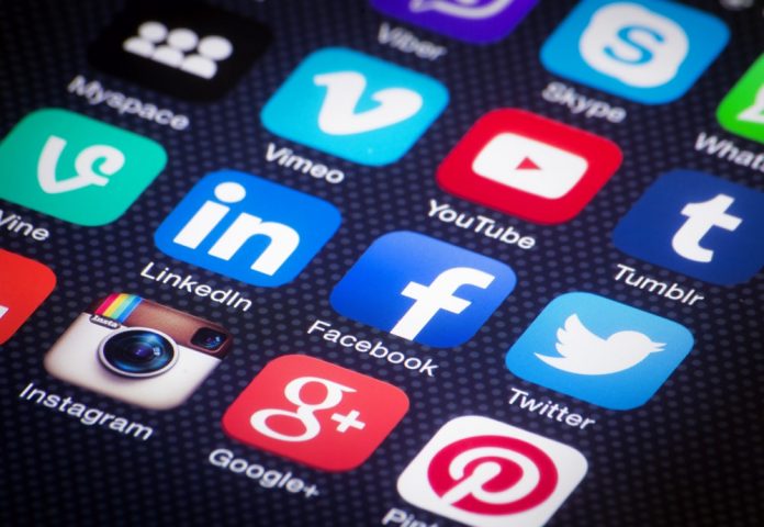 shutterstock_186292982-min social media
