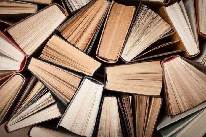 shutterstock_732217162 (1) books