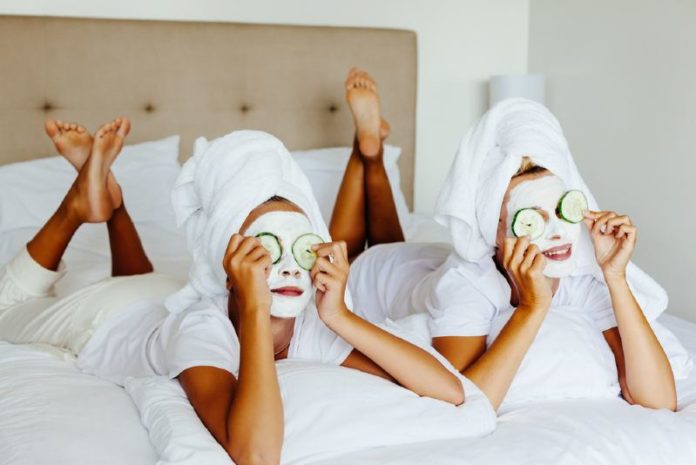 shutterstock_571707010 (1) teens