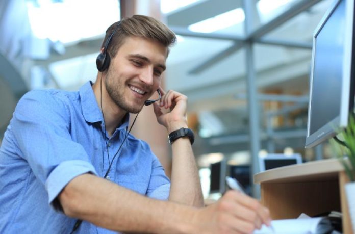 shutterstock_1106581037 (1) customer service