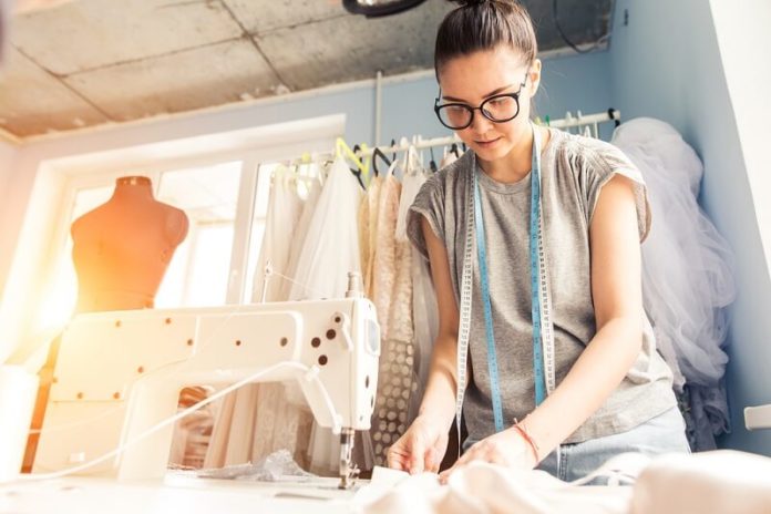 shutterstock_621832295 (1) side hustles